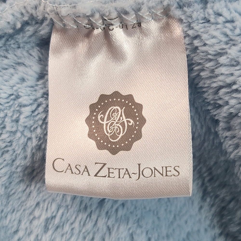 CASA ZETA-JONES Soft Plush Robe - Picture 12 of 12